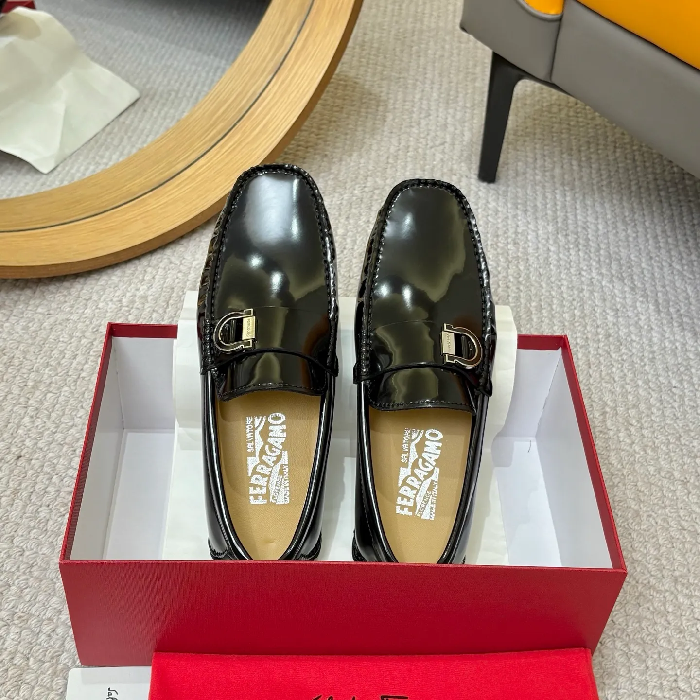 Men's men's shoes 💰420 (Yangli) Ferragamo 〰Ferragamo 2⃣️0⃣️2⃣️5️⃣ New series 👊🏻 Upper 🇮🇹 Italian imported calfskin, original outsole molding. Water-dyed sheepskin lining. The identity of every successful man is set off, and the upper and lower shoes are elegant and stable🚶🏻🚶🏻The high-end custom counter original replica is an eternal classic🔍️Number of codes: 38-46 with counter packaging